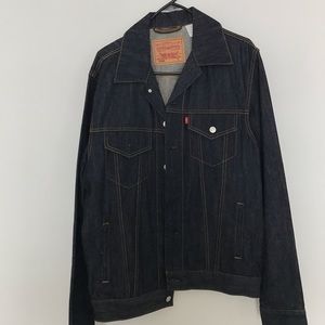Preowned men’s Levi’s denim jacket size large